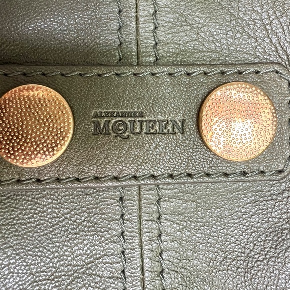 SOLD! Alexander McQueen Large De Manta Tote Forest Green Leather Iconic Design - Picture 6 of 13